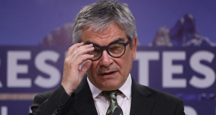 Marcel admite que será complejo condonar el CAE