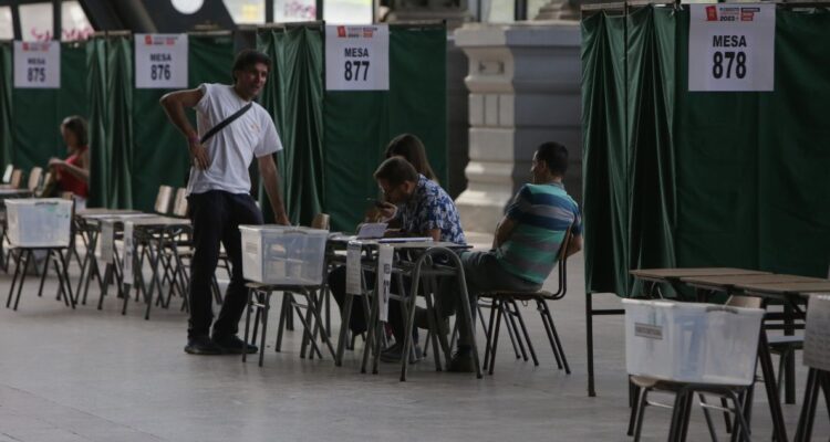 Lento proceso: Servel informa que 12% de mesas se han constituido