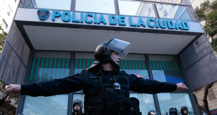 Gobierno de Milei pone mano dura y no permitirá cortes de calles ni bloqueos a empresas como protesta