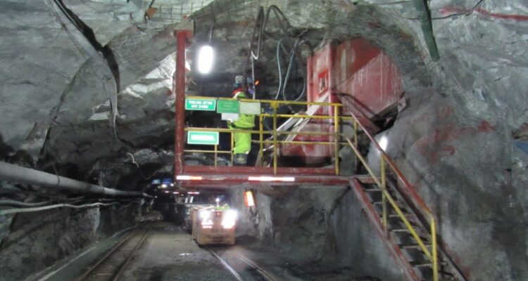 Delincuentes atacan mina en Perú dejando nueve muertos y 15 heridos