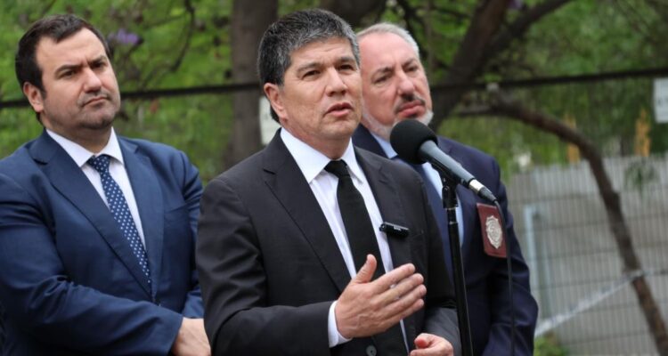 Tras polémica el Gobierno anuncia 2 mociones para regular entrega y revocación de pensiones de gracia