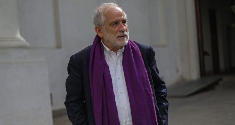 Montes reconoce retraso en entrega de viviendas tras incendios en La Araucanía: se han entregado 3