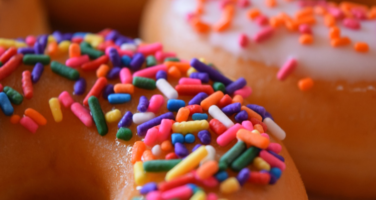 Detienen a mujer por descarado robo en gasolinera de Australia: Se llevó camioneta con miles de donas