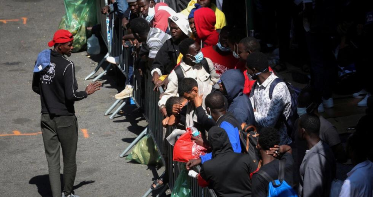 Migrantes recién llegados a Nueva York en agosto de 2023