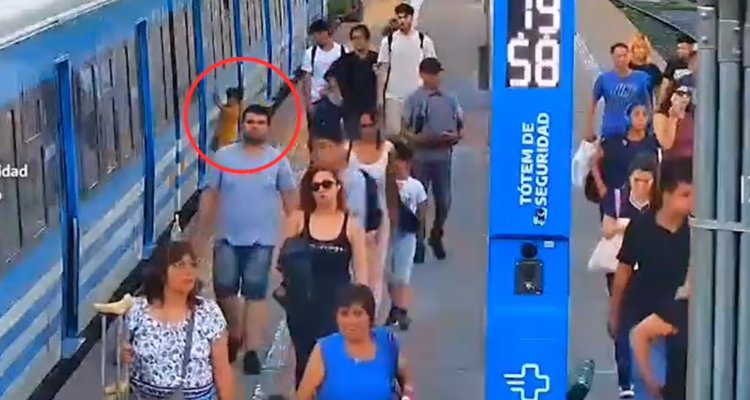 Niño de 2 años vive minutos de terror en estación de Argentina: cayó a las vías por diminuto espacio