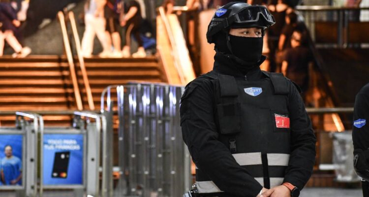Tras violencia en el Metro: anuncian que subirán sanciones para quienes agredan a guardias privados