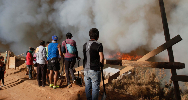 Ordenan evacuar sector Las Mellizas de Limache por avance de incendio
