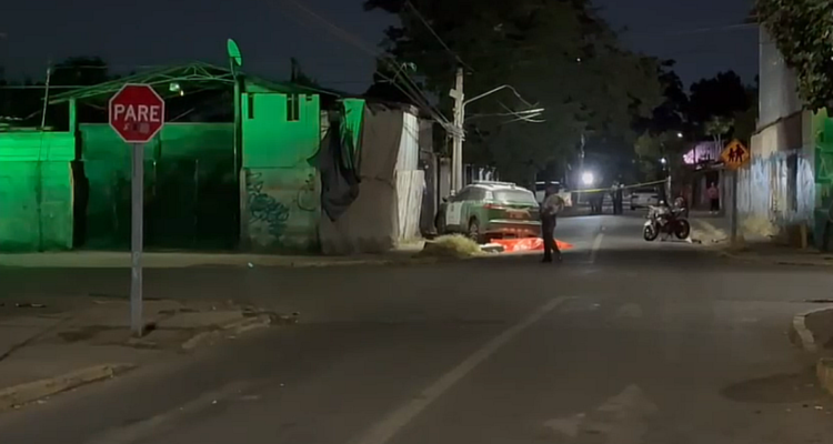 Motociclista muere tras ser impactado por patrulla de Carabineros en Cerro Navia