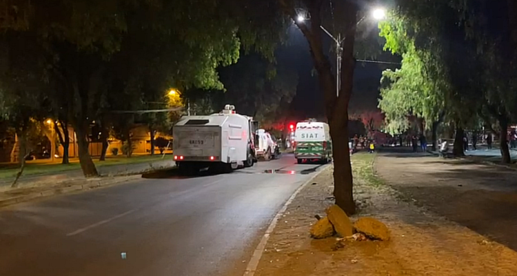 Dos delincuentes muertos y dos detenidos deja persecución por asalto en zona poniente de la RM