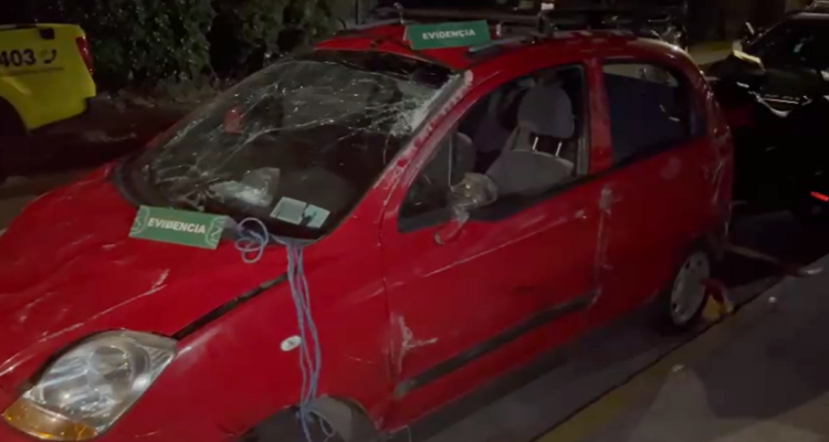 Atrapan a delincuentes que se volcaron en Santiago tras realizar un portonazo en Vitacura