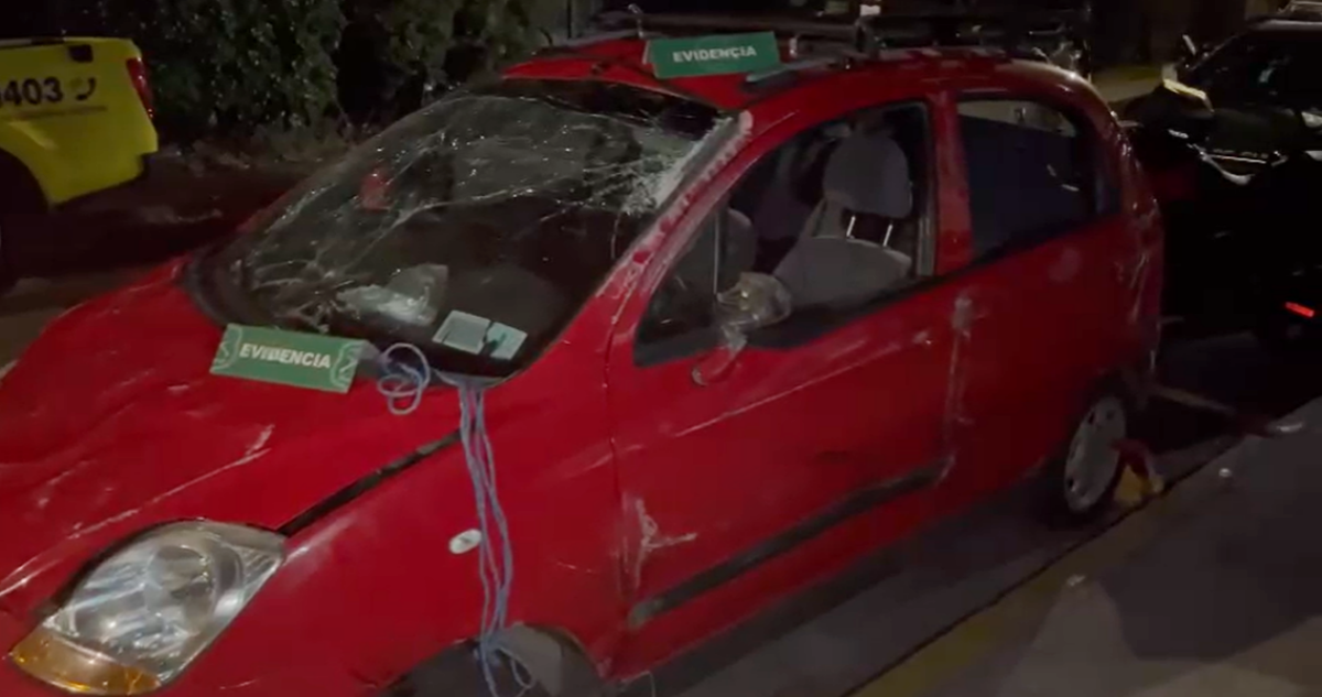 Atrapan a delincuentes que se volcaron en Santiago tras realizar un portonazo en Vitacura
