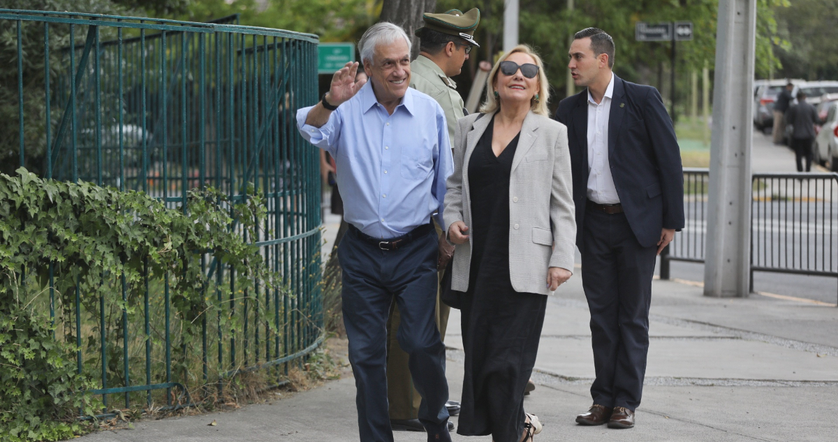 Piñera votó en Las Condes y llamó a ciudadanía a votar “para sacar a Chile del pantano en el que está”