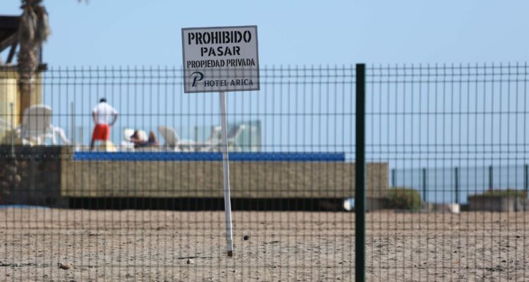 El libre acceso a las playas en Chile es un derecho, revisa qué dice la ley respecto al cobro y dónde hacer una denuncia ante Bienes Nacionales.