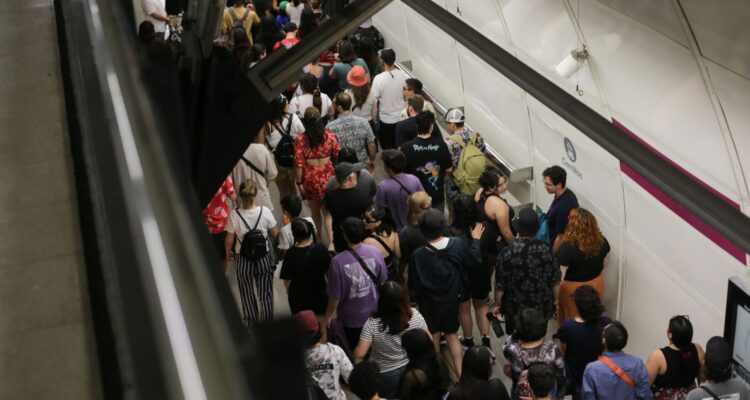 La última encuesta Ipsos reveló las predicciones de los chilenos para el próximo año 2024 sobre economía, sociedad y temas internacionales.