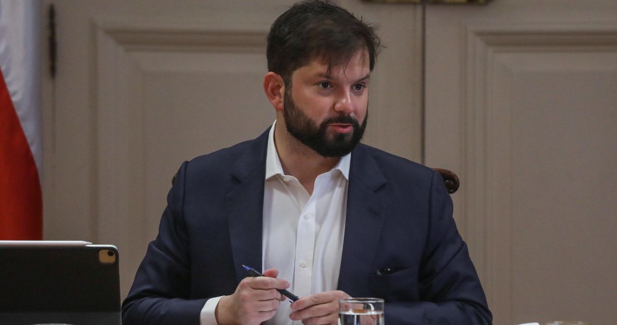 Oposición tacha al presidente Boric de “cómplice” tras detención de Castillo y no descartan una AC