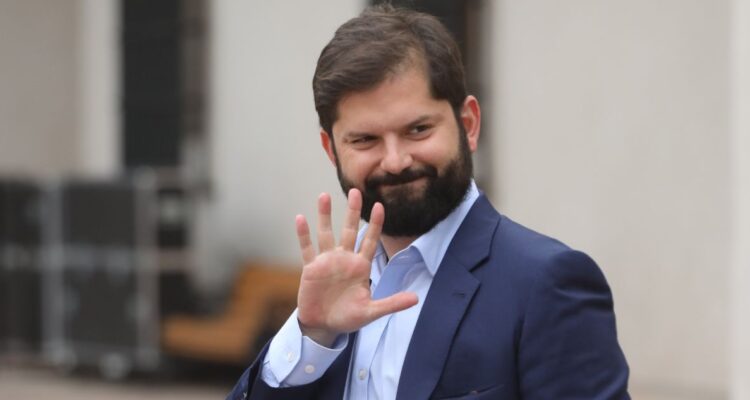 Boric valora que sectores de oposición se abran al diálogo por reforma de pensiones y pacto fiscal