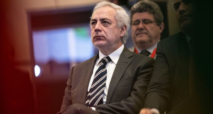 Funcionarios denuncian a secretario general del Senado por malas prácticas y “completa impunidad”