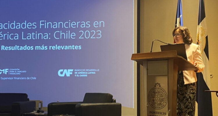 Exponen los resultados de encuesta sobre capacidad financiera de los chilenos elaborada por CMF y CAF