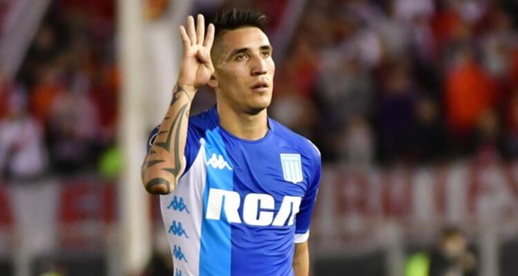 Ricardo Centurión jugando por Racing.