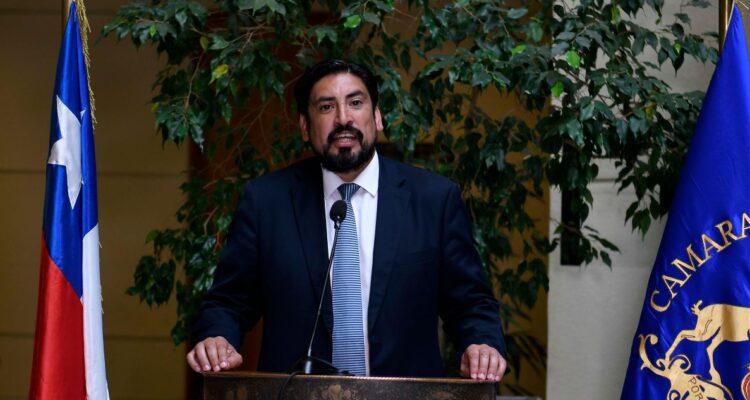 “Caiga quien caiga”: Oyarzo anticipa que ya cuenta con 20 firmas para crear comisión 2.0 por convenios