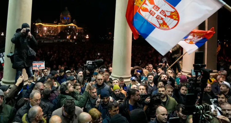 Rusia acusa a Occidente por protestas para repetir elección en Serbia
