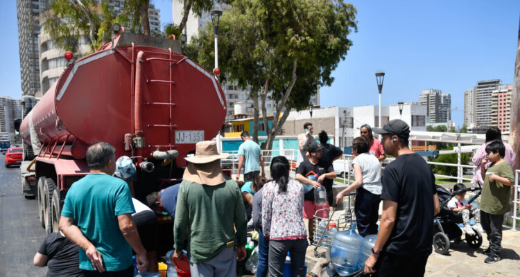 Delegada presidencial desmiente supuesto secuestro de camiones aljibes en Antofagasta