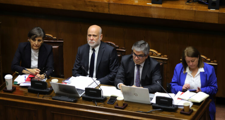 Senado aprueba por unanimidad reajuste al sector público con alza de 4,3% y adelanto del ICSA
