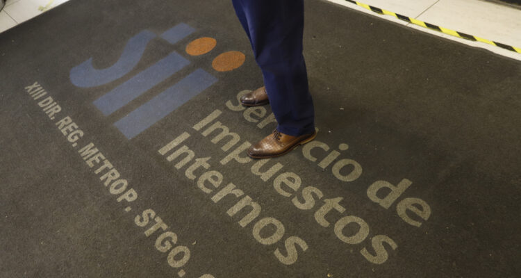 SII confirma que 55 empresarios detenidos concretaron el mayor fraude de la historia contra el Fisco