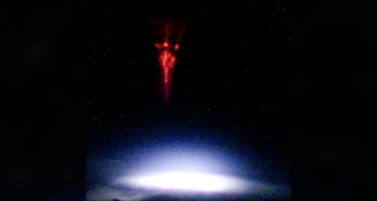 “Sprite Rojo”, el extraño fenómeno sobre la Tierra que logró captar astronauta: Esta es su explicación