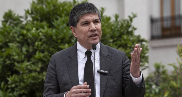 Monsalve critica anuncio de vigilantes civiles en La Reina: “No es pertinente”