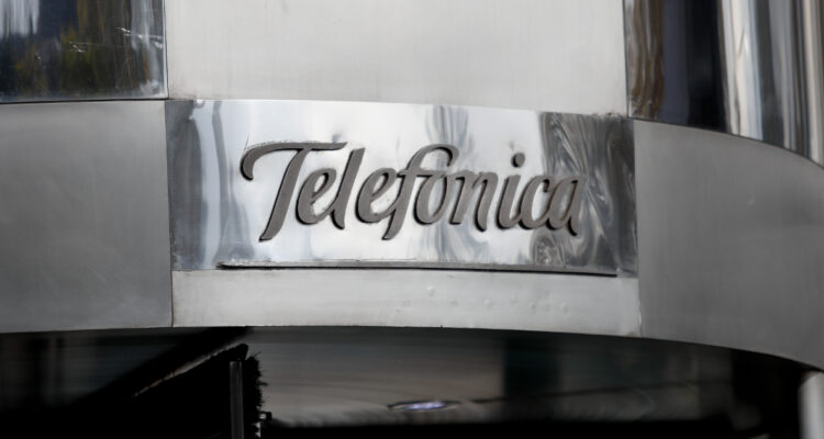 Telefónica pacta con sus sindicatos en España reducir la jornada laboral a 36 horas