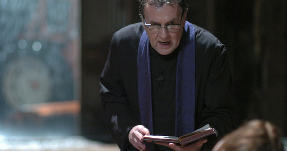Tom Wilkinson en El Exorcismo de Emily Rose
