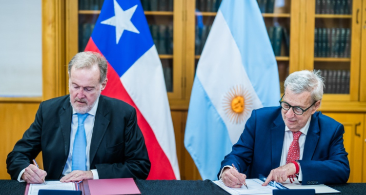 “Testimonio de la colaboración”: Chile y Argentina suscriben primer Tratado Bilateral de Extradición