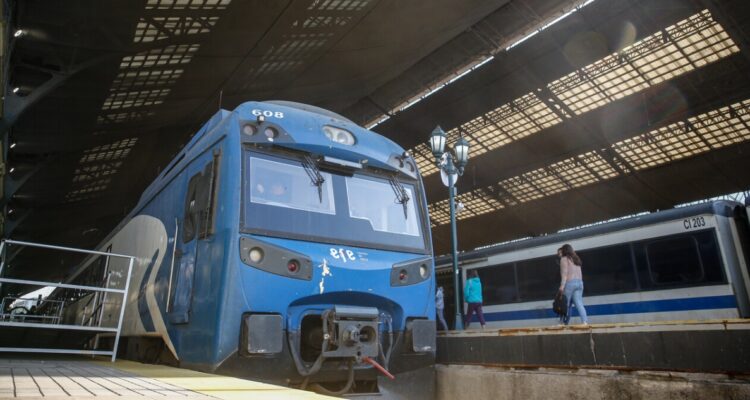 EFE reactiva tren que conecta Santiago con Curicó: pasaje costará desde $5.900