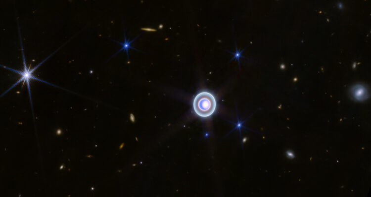 Telescopio James Webb captó increíble postal de Urano, el inusual planeta que rota de lado