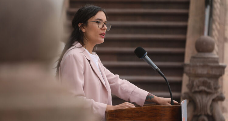 Ministra Vallejo critica a isapres por “presionar” para un “salvataje”