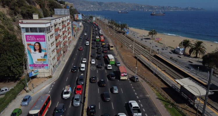 65 mil vehículos ingresaron a Valparaíso en fin de semana navideño: se registra un accidente fatal