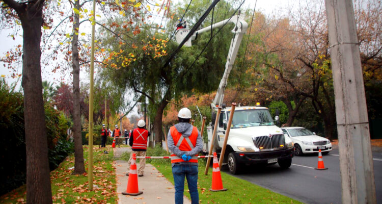 vecinos reclaman por constantes cortes de luz en chiguayante