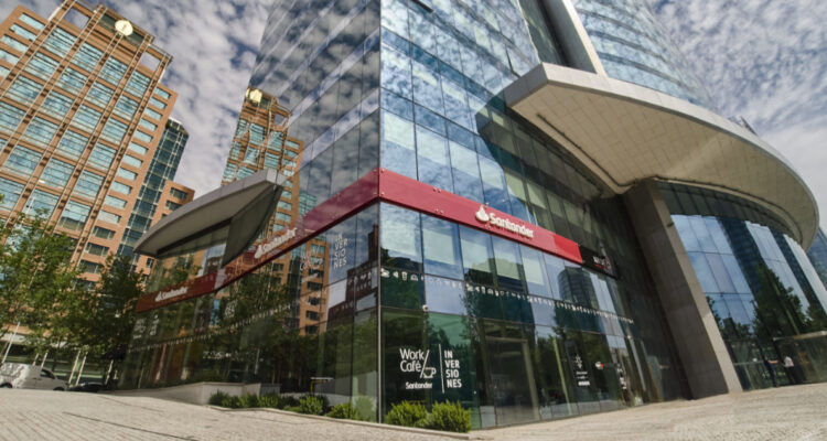 Santander inaugura nuevo Work/Café Inversiones: espacio se enfocará en asesoría financiera a personas