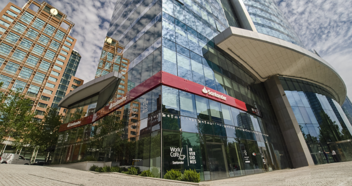 Santander inaugura nuevo Work/Café Inversiones: espacio se enfocará en asesoría financiera a personas