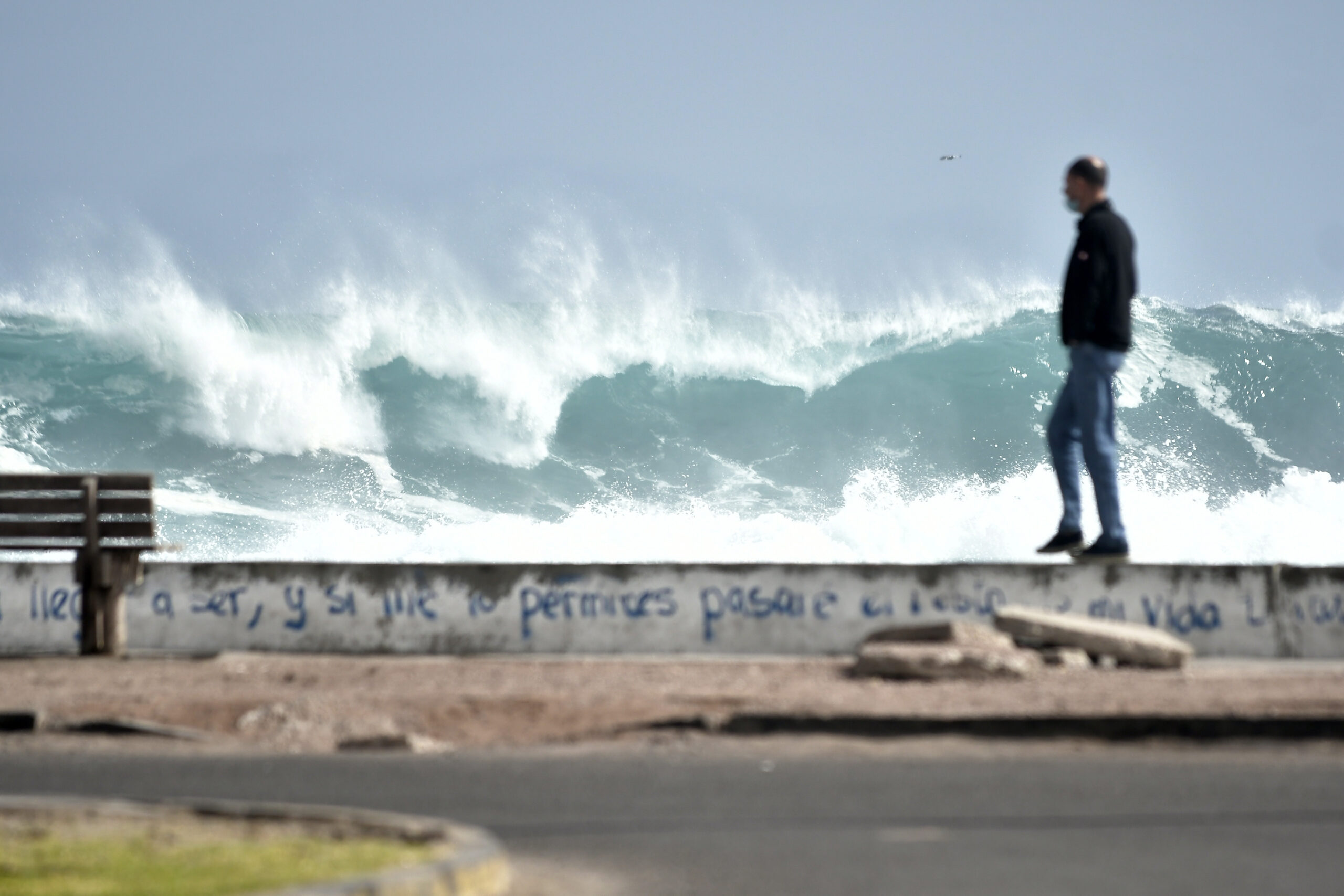 Desde Arica hasta Constitución: Armada advierte “marejadas anormales” en playas para este 2024