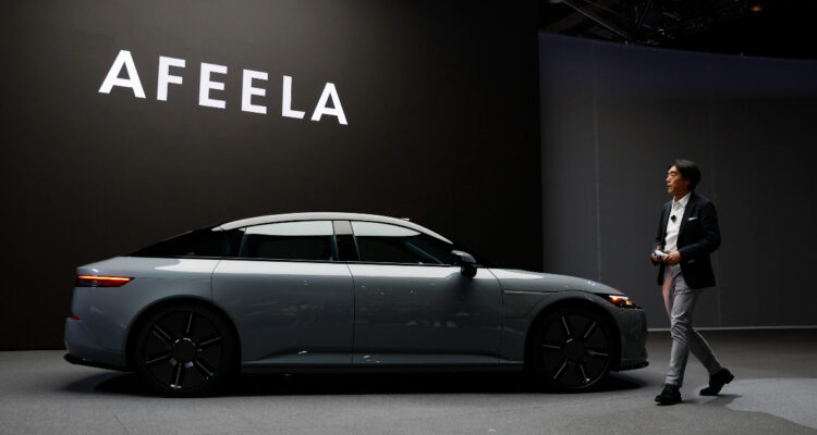 ¿Cómo en ‘Hombres de Negro’?: Sony presenta un auto que se puede conducir con un mando de PlayStation