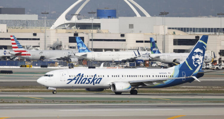vuelo de alaska airlines saliendo de los ángeles