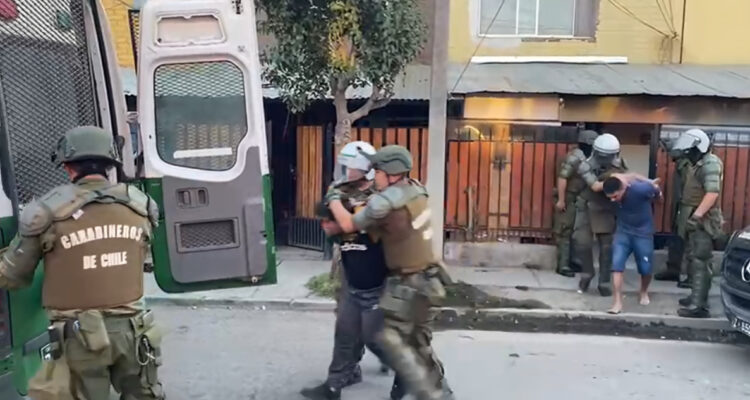 Allanamiento deja 9 detenidos y gran decomiso de drogas en Maipú: intentaron huir por los techos