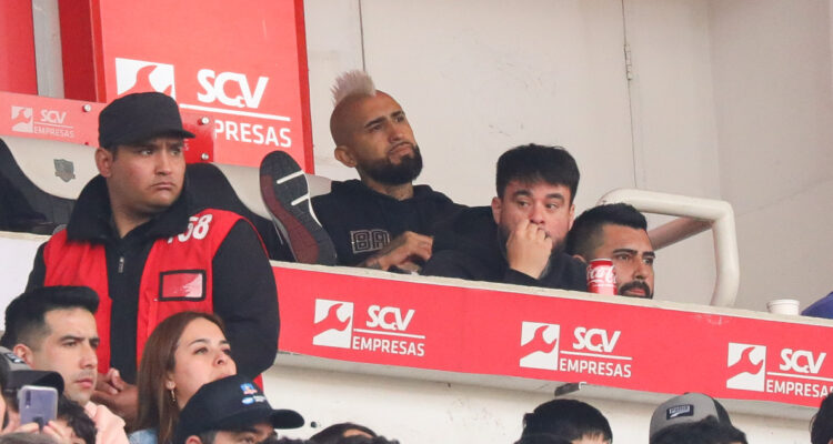 Arturo Vidal dispara trabas