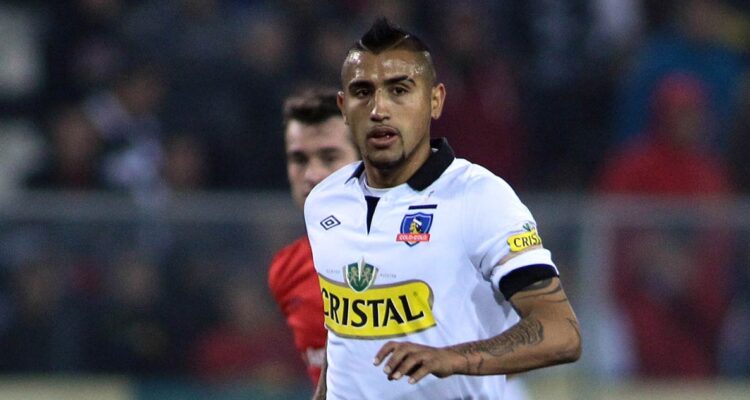 Arturo Vidal volverá a vestir la camiseta de Colo Colo.