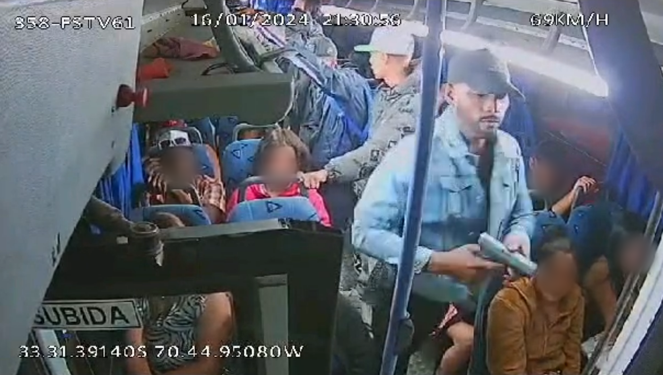 Video muestra los minutos de angustia de los pasajeros de bus asaltado en Padre Hurtado