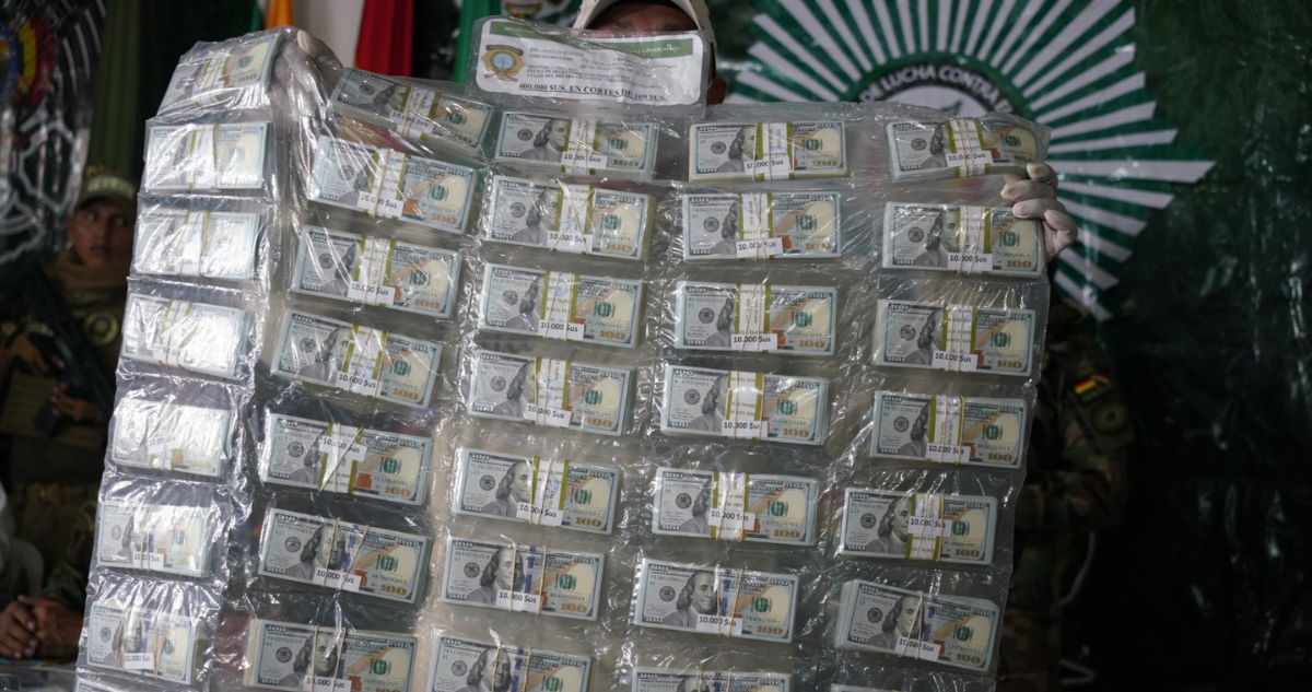 auto encontrado en Bolivia con 1 millón de dólares