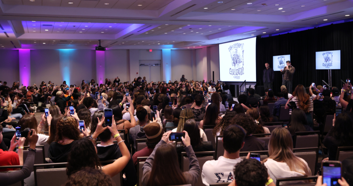 Bad Bunny brinda conferencia de negocios ante más de 400 estudiantes en universidad de Florida
