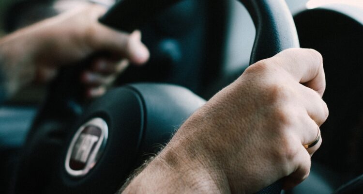 Balean a conductor de aplicación para robarle vehículo en Concepción